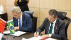 Brasil e China assinam protocolo para exportação de miúdos suínos