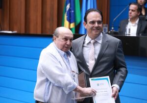 Jonatan Barbosa é homenageado pela Assembleia com Comenda do Mérito do Trabalho