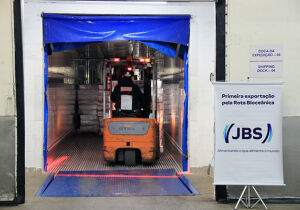 Caminhão de cargas que "inaugura" Rota Bioceânica leva carne de MS até o norte do Chile