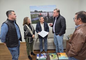 Iagro entrega certificação de área livre de aftosa sem vacinação para Embrapa Gado de Corte