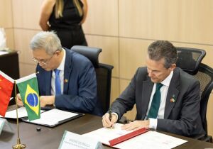 Brasil e China assinam protocolo para exportação de miúdos suínos

