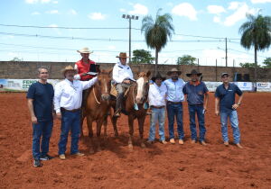 Acrissul homenageia Airton de Oliveira e João Ramos, referências do Laço Comprido em MS