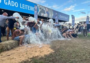 Vaca recordista volta a vencer na Expointer e consagra trajetória de títulos no concurso leiteiro