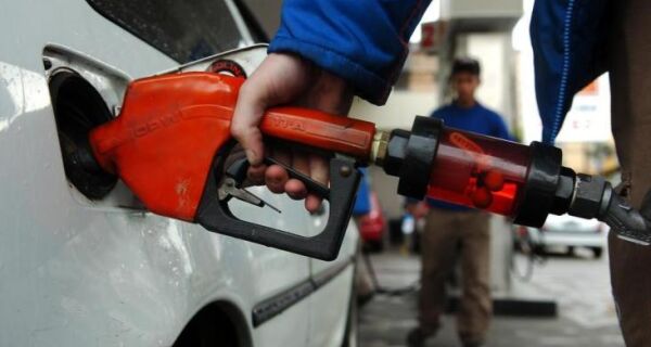 Preço da gasolina cai nas refinarias, aponta o Cepea 