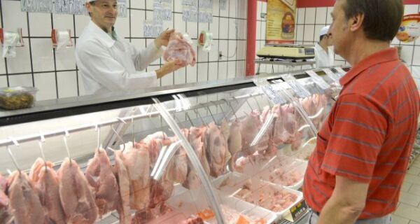 Carne bovina ainda pode subir 10% até o final do ano, diz analista