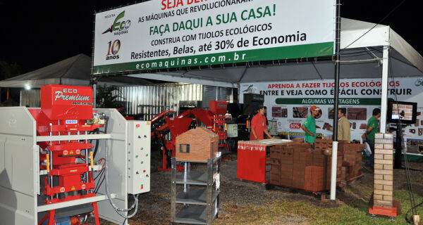 Tijolo ecológico é atração no estande da Eco Máquinas 