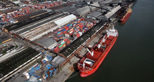 Movimentação de cargas no Porto de Santos registra recorde em março