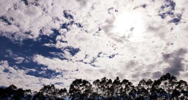 Meteorologia prevê céu parcialmente nublado e temperaturas em elevação