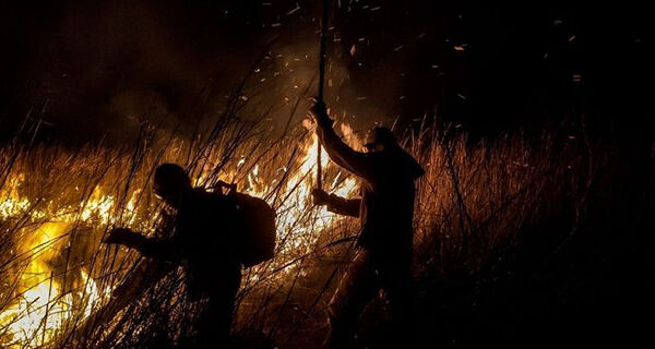 Bombeiros resgatam ribeirinhos e mantém combate e monitoramento aos incêndios no Pantanal
