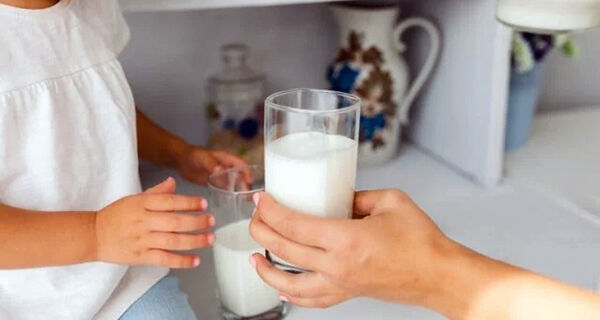 Preço do leite inibe consumo e faz aumentar insegurança alimentar, diz senador