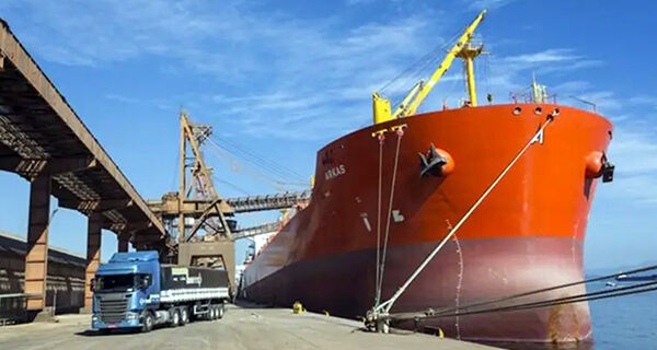 Porto de Paranaguá recebe maior carga de fertilizantes de sua história
