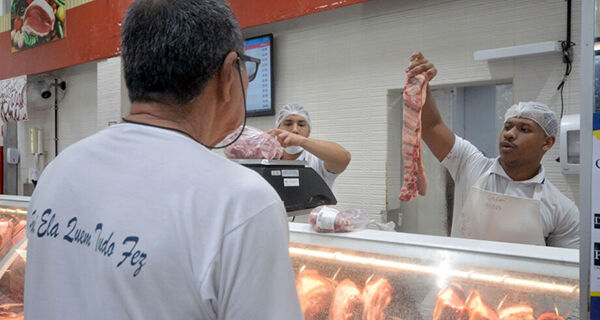 Preço da carne bovina tem queda de até 42% na Capital em 2023
