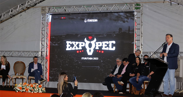 Na Expopec, ministro Fávaro destaca papel social da agropecuária