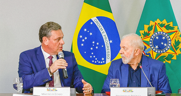 Ministro Carlos Fávaro integra comitiva do presidente Lula para Oriente Médio e Alemanha