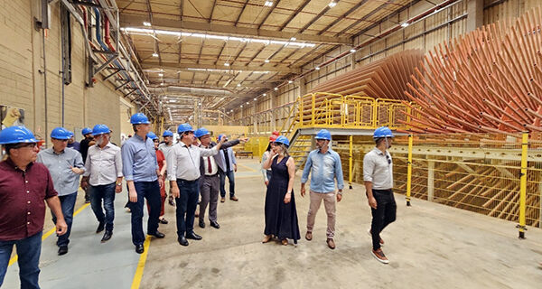 Fábrica de MDF em Água Clara é exemplo de diversificação e referência na cadeia produtiva florestal 