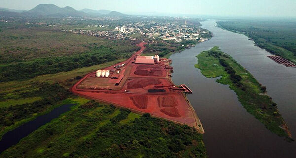 Rio Paraguai continua "seco", mas transporte de minérios é retomado