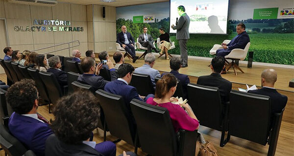 Mapa recebe Diplomatas da Agricultura do Brasil para intercâmbio de cooperações