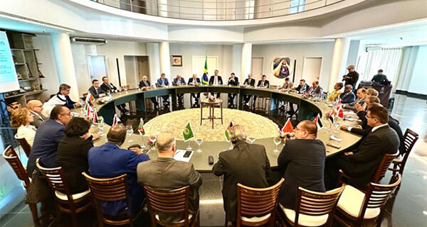 Ministro Fávaro apresenta propostas de cooperação a embaixadores da Liga Árabe