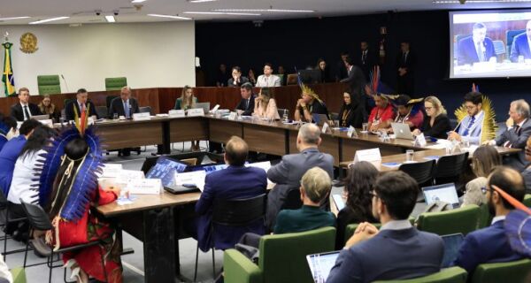 Representando Fórum de governadores, Riedel quer diálogo e paz para resolver questão fundiária