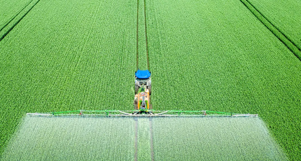 Estudo revela que o uso de herbicidas no Brasil cresceu 128% em dez anos; área cresceu 24%