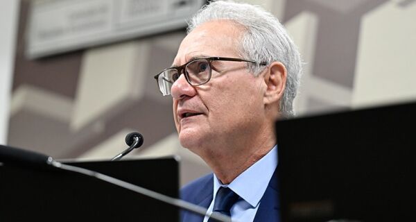 Senadores criticam decisão dos EUA de taxar produtos brasileiros em 50%