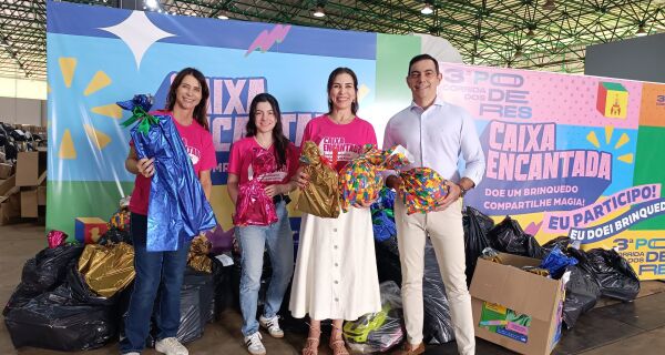 Acrissul faz a entrega de brinquedos arrecadados na campanha Caixa Encantada