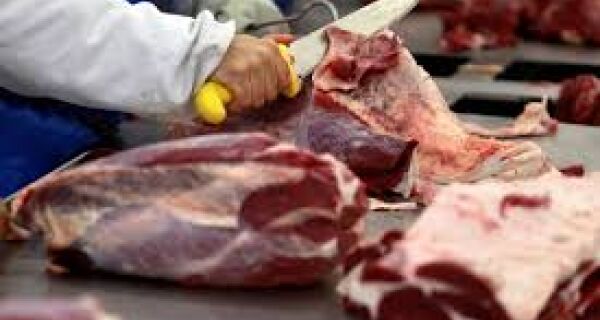 China prorroga investigação sobre importação de carne bovina até 2026, adiando possíveis restrições