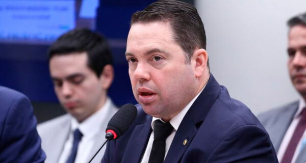 Rodolfo Nogueira barra projeto que proibiria exportação de animais vivos