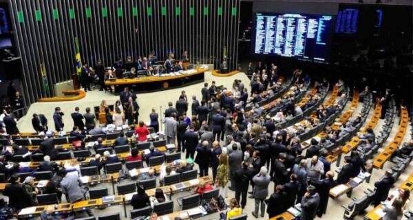 Câmara aprova projeto que reforça segurança jurídica e direito de defesa do produtor rural no campo