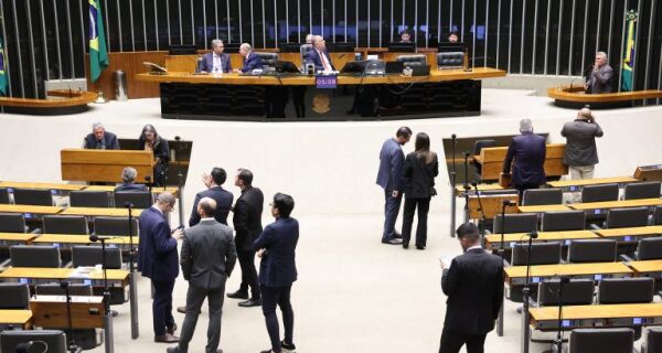 Câmara aprova MP que abre crédito de R$ 10 bilhões para reduzir preço do diesel