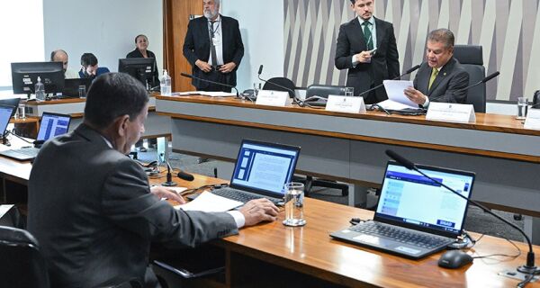 Tarifas dos EUA preocupam, afirma em nota Comissão de Relações Exteriores