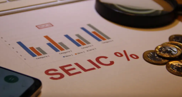 Mercado reduz projeção da Selic para 13,50%