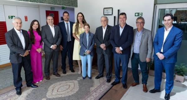 Presidente da CNA recebe governador reeleito e parlamentares